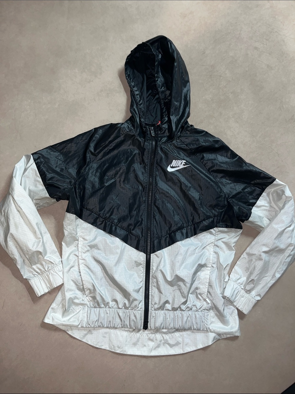 Nike Black and White Colorblock Hooded Jacket Jogging / Running Athleisure Zipup